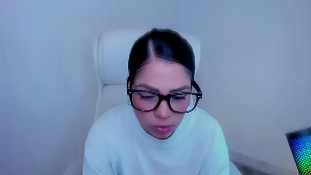 dominique 21 online show from July 10, 2026, 11:27 pm
