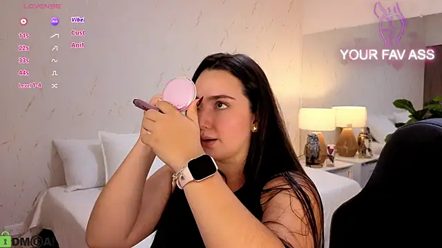 Snapshot of ava_blue chatting on October 16, 2025, 7:33 pm ava blue online show from October 16, 2025, 7:33 pm