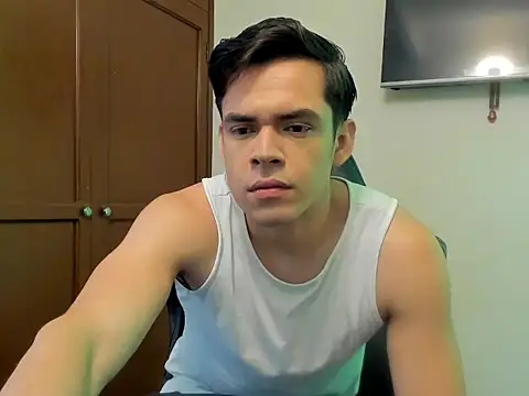 Lucian Gomez  online show from October 7, 2025, 6:09 pm