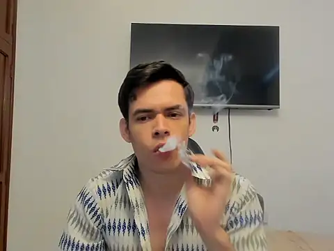 Snapshot of Lucian_Gomez_ chatting on October 16, 2025, 7:11 pm Lucian Gomez online show from October 16, 2025, 7:11 pm