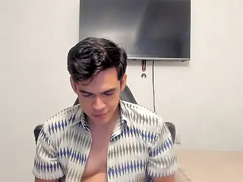 Snapshot of Lucian_Gomez_ chatting on October 17, 2025, 9:27 pm Lucian Gomez online show from October 17, 2025, 9:27 pm