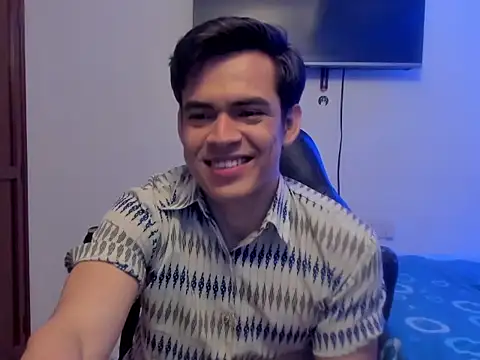 Snapshot of Lucian_Gomez_ chatting on October 24, 2025, 10:20 pm Lucian Gomez online show from October 24, 2025, 10:20 pm