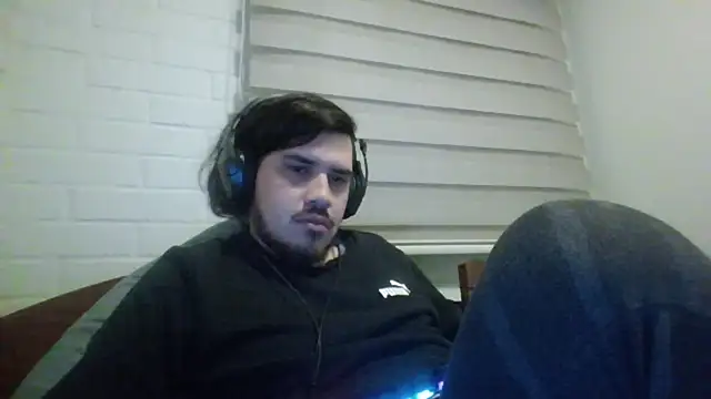 Snapshot of hung_weeb chatting on May 29, 2026, 5:24 am hung weeb online show from May 29, 2026, 5:24 am