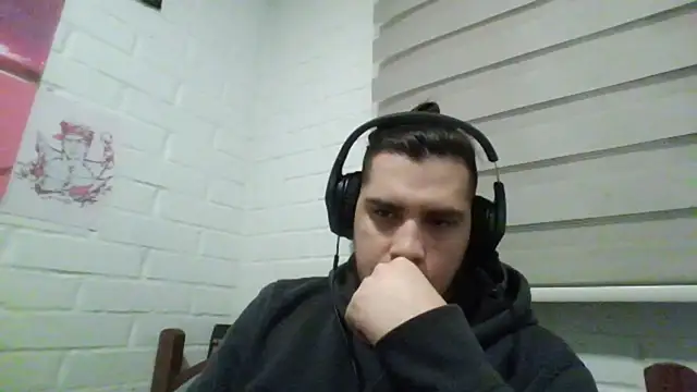 hung weeb online show from November 1, 2025, 1:01 am