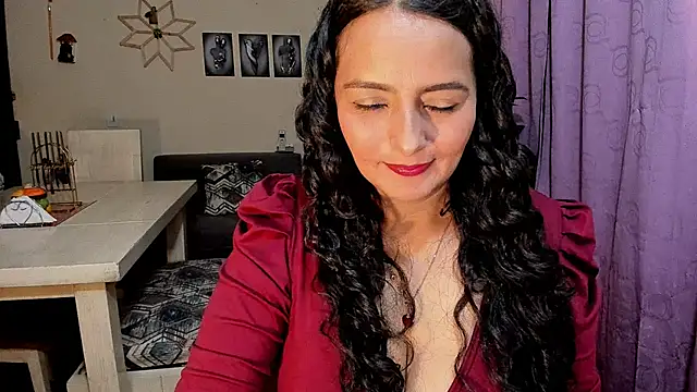 emma luxy online show from April 23, 2026, 5:14 am