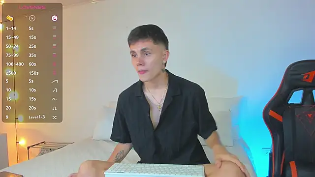 DustinLevine online show from February 26, 2025, 11:52 pm