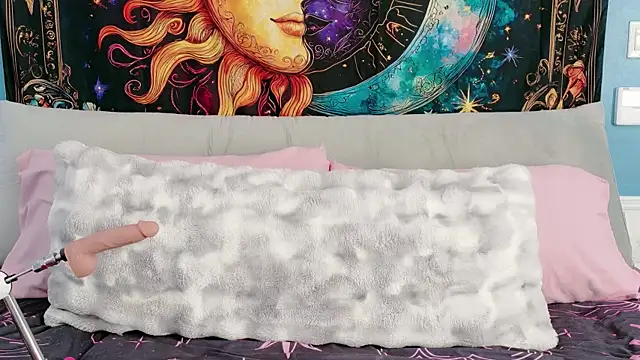 Snapshot of SaraBearXo chatting on February 15, 2026, 2:05 pm SaraBearXo online show from February 15, 2026, 2:05 pm