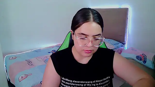 Snapshot of _alicia_z chatting on February 6, 2025, 9:06 pm alicia z online show from February 6, 2025, 9:06 pm