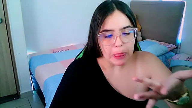 Snapshot of _alicia_z chatting on February 15, 2025, 5:39 pm alicia z online show from February 15, 2025, 5:39 pm