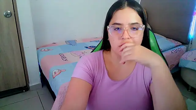 Snapshot of _alicia_z chatting on February 22, 2025, 12:16 am alicia z online show from February 22, 2025, 12:16 am