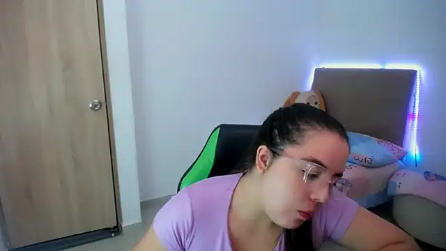 Snapshot of _alicia_z chatting on March 19, 2025, 5:50 pm alicia z online show from March 19, 2025, 5:50 pm