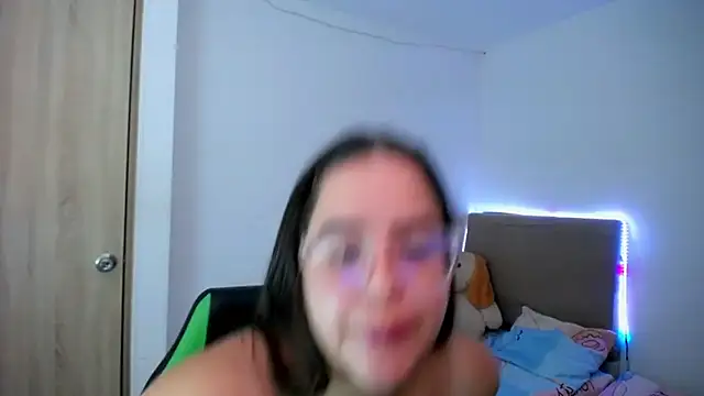 Snapshot of _alicia_z chatting on February 25, 2025, 8:32 pm alicia z online show from February 25, 2025, 8:32 pm