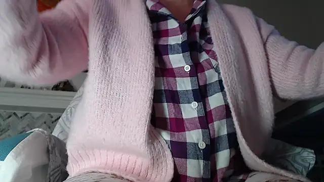 Snapshot of AuroraWillows chatting on February 9, 2026, 4:43 am AuroraWillows online show from February 9, 2026, 4:43 am