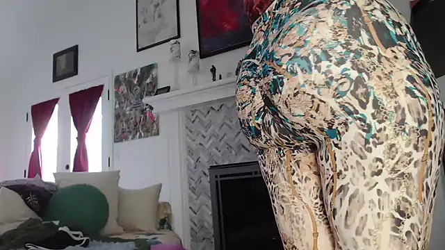 AuroraWillows online show from March 18, 2025, 2:39 pm