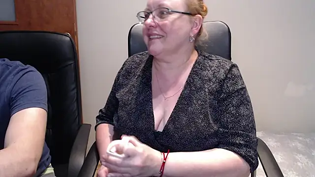 Snapshot of JoannaAndNeighbour chatting on February 9, 2025, 11:25 am JoannaAndNeighbour online show from February 9, 2025, 11:25 am