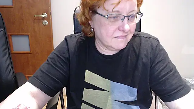 Snapshot of JoannaAndNeighbour chatting on February 17, 2025, 11:34 am JoannaAndNeighbour online show from February 17, 2025, 11:34 am