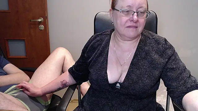 Snapshot of JoannaAndNeighbour chatting on February 9, 2025, 8:21 am JoannaAndNeighbour online show from February 9, 2025, 8:21 am