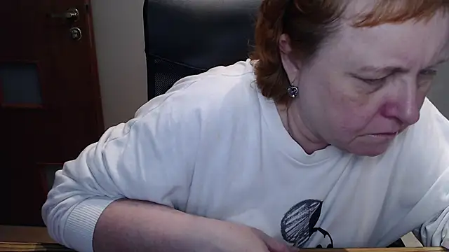 Snapshot of JoannaAndNeighbour chatting on February 15, 2025, 12:22 pm JoannaAndNeighbour online show from February 15, 2025, 12:22 pm