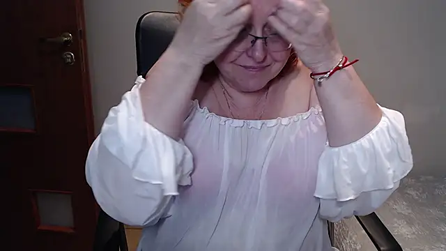 Snapshot of JoannaAndNeighbour chatting on February 6, 2025, 10:25 am JoannaAndNeighbour online show from February 6, 2025, 10:25 am