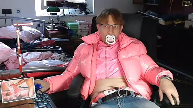 Fem-Boy40 online show from June 9, 2026, 6:20 pm