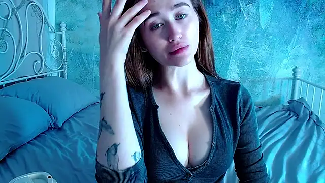 millllina online show from October 18, 2025, 1:07 am