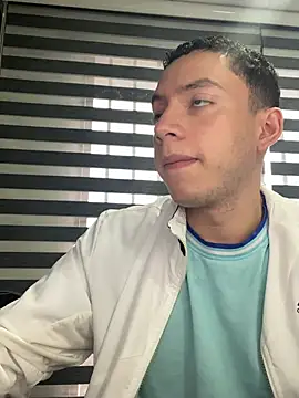 davinalhot online show from April 11, 2026, 6:44 pm