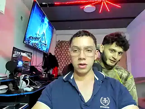 davinalhot online show from April 13, 2026, 3:32 am