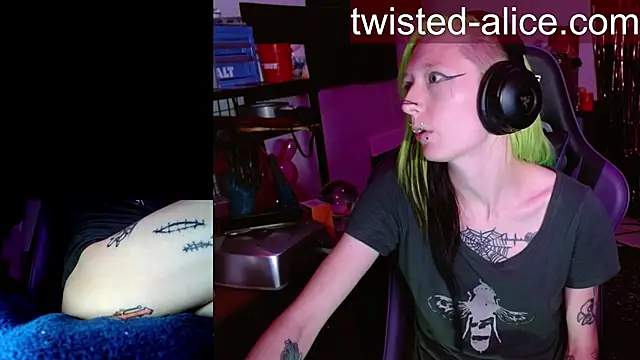 alicewonder09 online show from May 15, 2026, 3:37 am