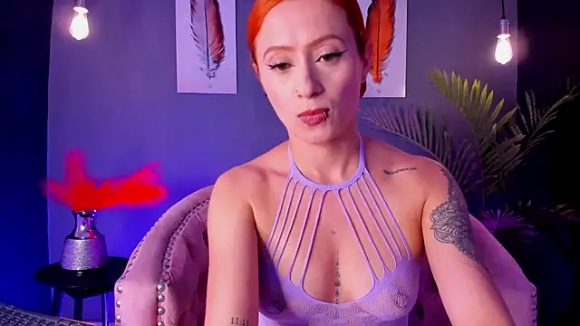 Snapshot of amy_e chatting on February 24, 2026, 6:53 pm amy e online show from February 24, 2026, 6:53 pm