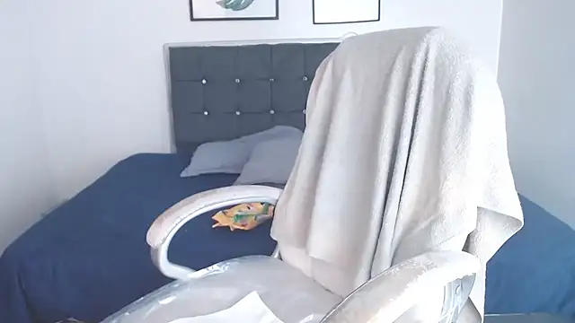 selena yourmilf online show from September 23, 2025, 5:42 pm