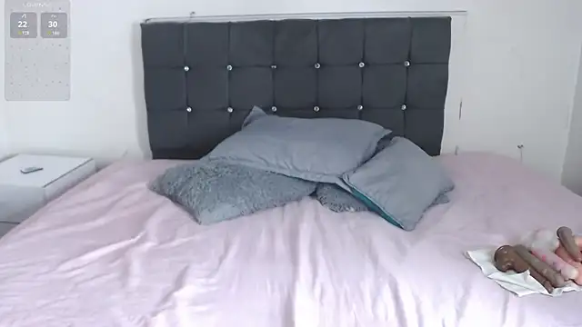 selena yourmilf online show from February 19, 2026, 3:53 pm