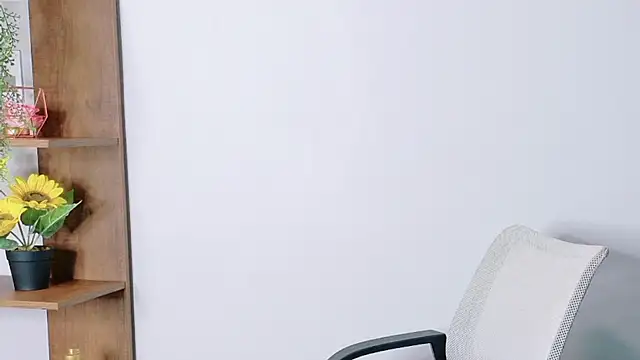 Sara Boom online show from April 13, 2026, 8:02 pm