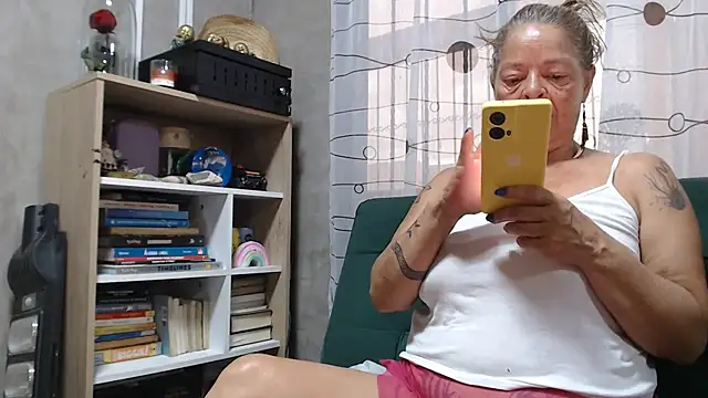 Snapshot of marinadenoche chatting on July 15, 2026, 11:01 pm marinadenoche online show from July 15, 2026, 11:01 pm