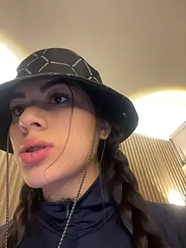 Sarasanders 4 online show from October 28, 2025, 4:13 am