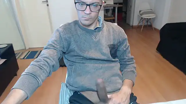 Snapshot of guachin_hunk chatting on July 4, 2026, 9:30 pm guachin hunk online show from July 4, 2026, 9:30 pm