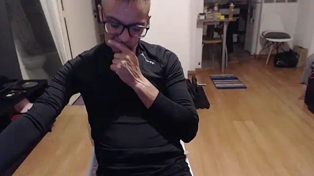 guachin hunk online show from April 7, 2026, 3:19 am