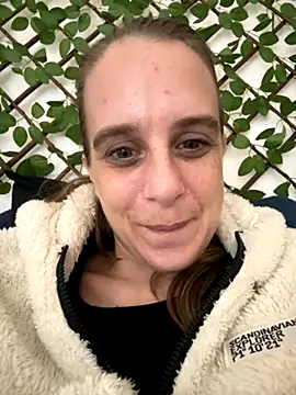 LadyChantale online show from November 24, 2025, 6:13 am