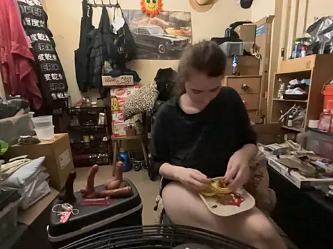 Snowbunnycake 131 online show from May 14, 2026, 2:14 pm