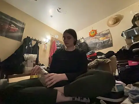 Snowbunnycake 131 online show from May 8, 2026, 5:28 pm
