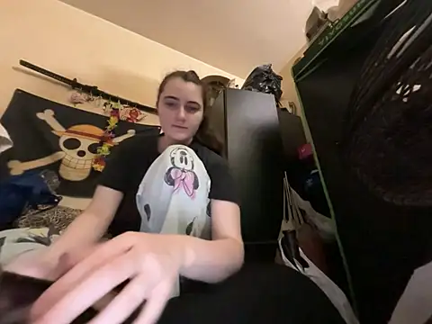 Snapshot of Snowbunnycake_131 chatting on January 16, 2026, 7:01 am Snowbunnycake 131 online show from January 16, 2026, 7:01 am