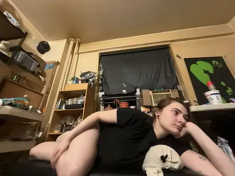 Snowbunnycake 131 online show from June 25, 2026, 4:32 am