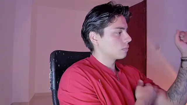 Snapshot of Giordano_Russo chatting on October 3, 2025, 10:00 pm Giordano Russo online show from October 3, 2025, 10:00 pm