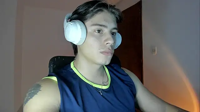 Snapshot of Giordano_Russo chatting on November 12, 2025, 4:27 am Giordano Russo online show from November 12, 2025, 4:27 am