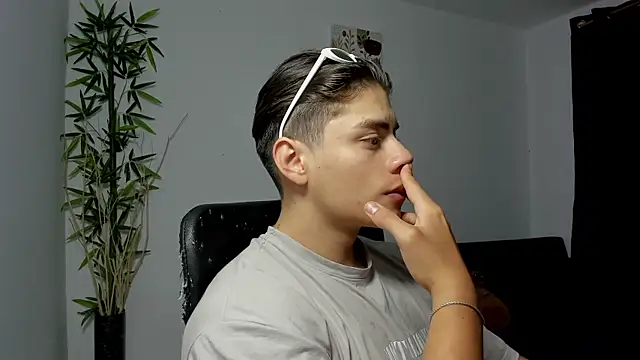 Snapshot of Giordano_Russo chatting on February 28, 2025, 3:15 pm Giordano Russo online show from February 28, 2025, 3:15 pm