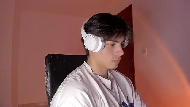 Snapshot of Giordano_Russo chatting on October 11, 2025, 8:32 pm Giordano Russo online show from October 11, 2025, 8:32 pm