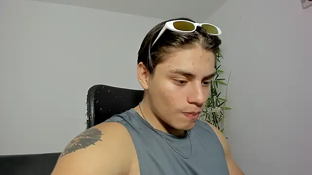 Snapshot of Giordano_Russo chatting on March 21, 2025, 12:29 am Giordano Russo online show from March 21, 2025, 12:29 am