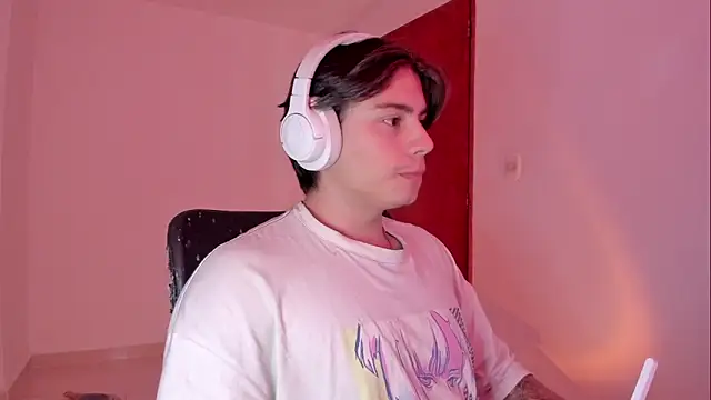 Snapshot of Giordano_Russo chatting on November 15, 2025, 8:13 pm Giordano Russo online show from November 15, 2025, 8:13 pm