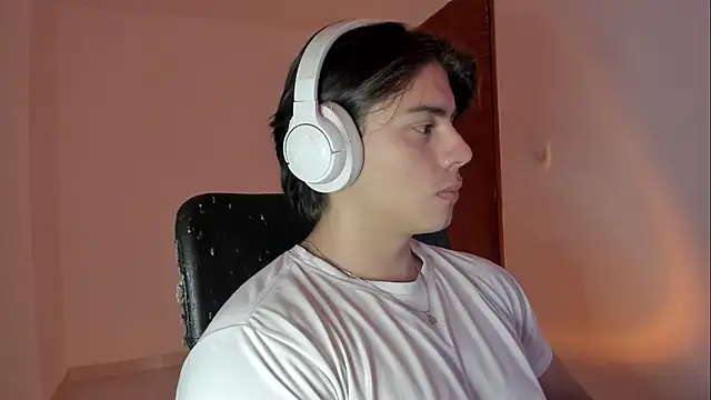 Snapshot of Giordano_Russo chatting on November 24, 2025, 9:59 pm Giordano Russo online show from November 24, 2025, 9:59 pm