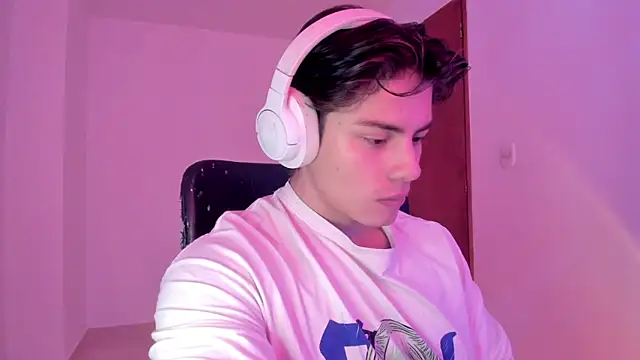 Snapshot of Giordano_Russo chatting on October 12, 2025, 6:42 pm Giordano Russo online show from October 12, 2025, 6:42 pm