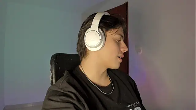 Snapshot of Giordano_Russo chatting on October 21, 2025, 11:15 pm Giordano Russo online show from October 21, 2025, 11:15 pm